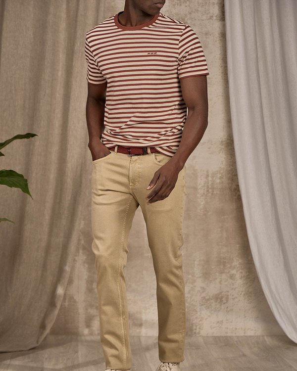Jean coupe ajustée beige Jean coupe ajustée beige