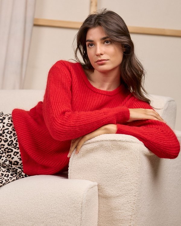 Pull aux détails ajourés rouge Pull aux détails ajourés rouge