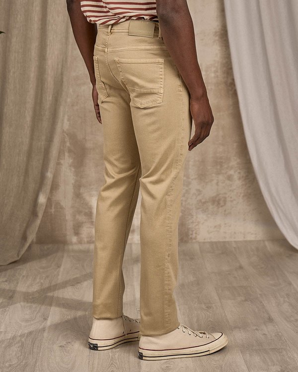 Jean coupe ajustée beige Jean coupe ajustée beige
