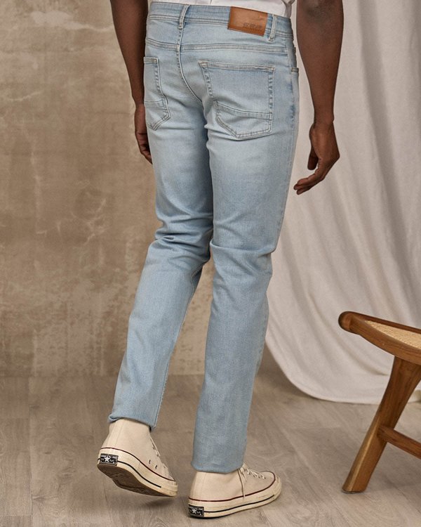 Jean coupe ajustée bleu Jean coupe ajustée bleu