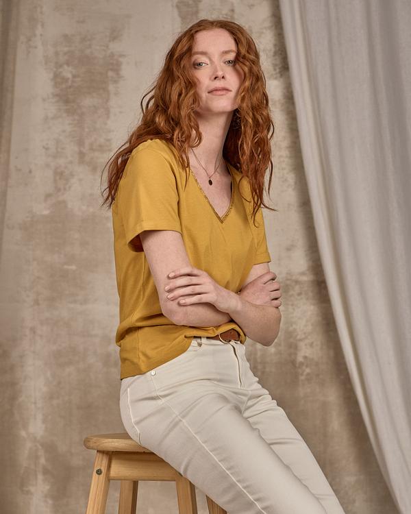 T-shirt col V lurex jaune T-shirt col V lurex jaune