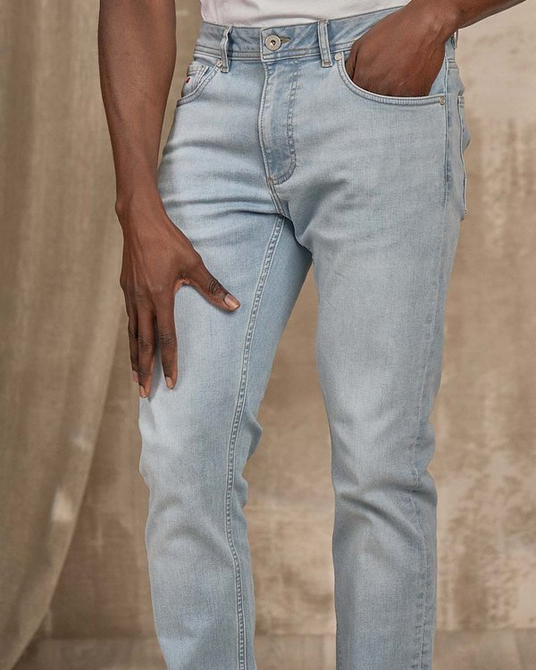 Jean coupe ajustée bleu Jean coupe ajustée bleu