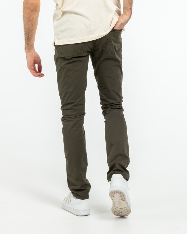 Que mettre avec pantalon vert hot sale